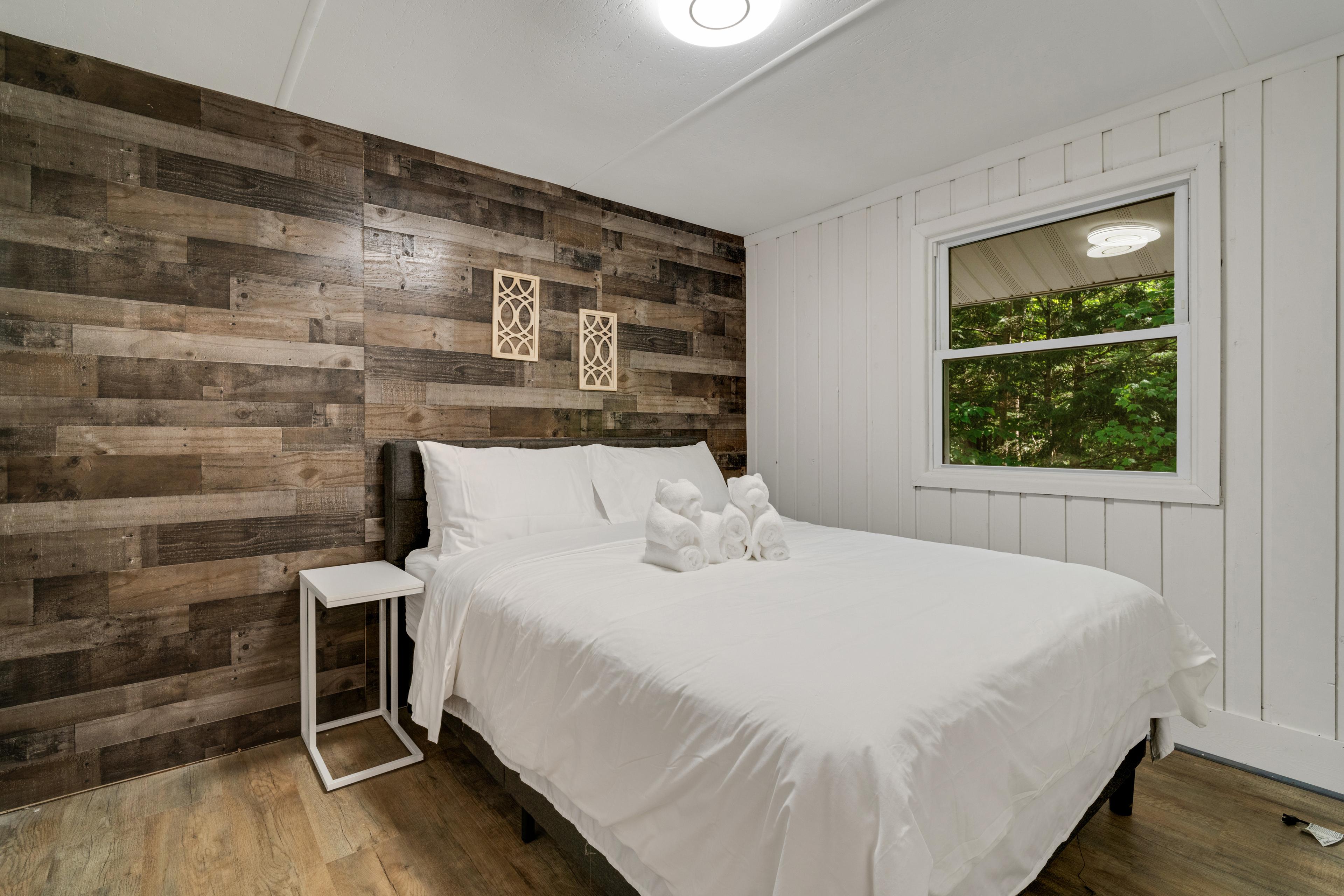 Bedroom — reclaimed wood wall